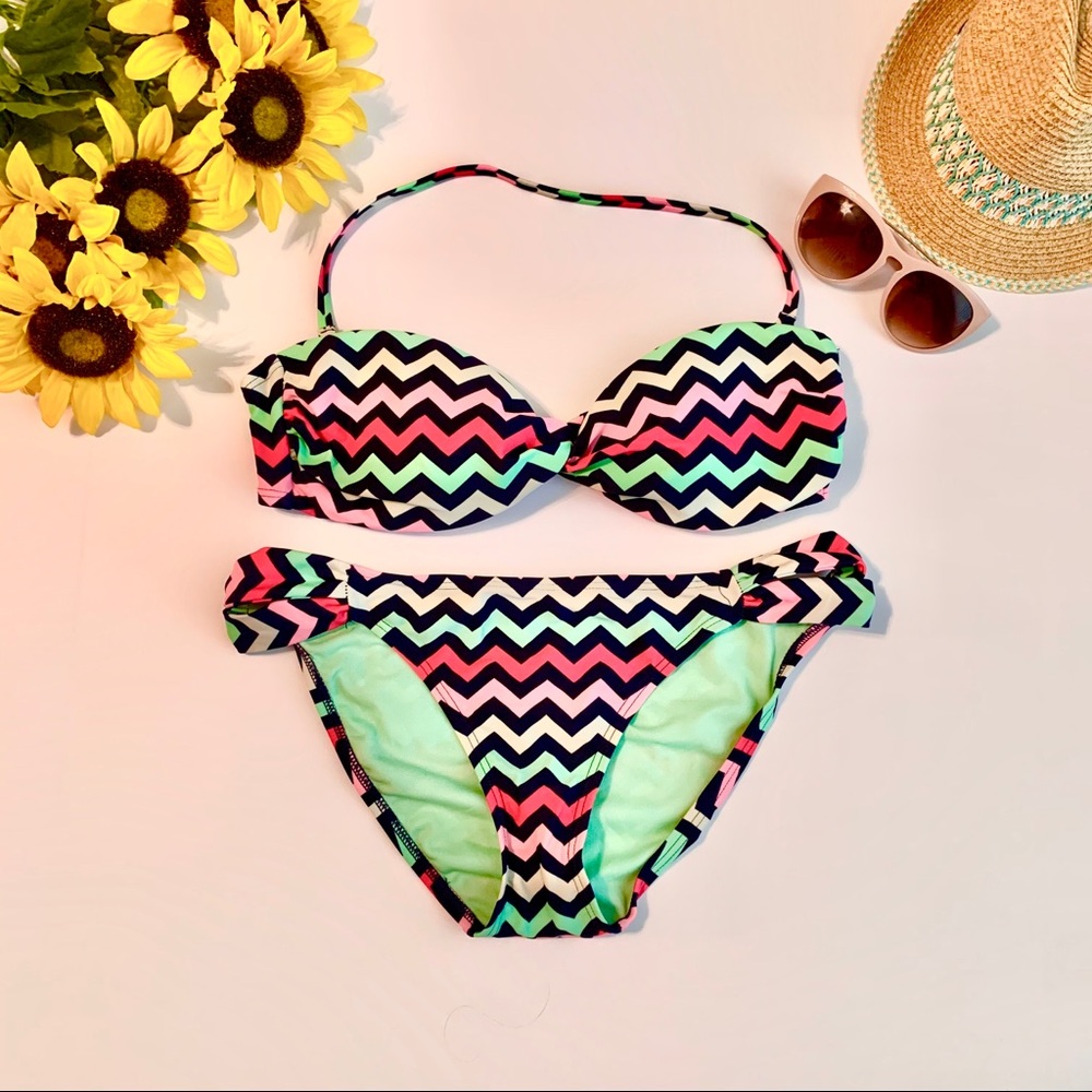 Xhilaration Chevron Bikini Set Size Large Multicolored Stripe Rainbow